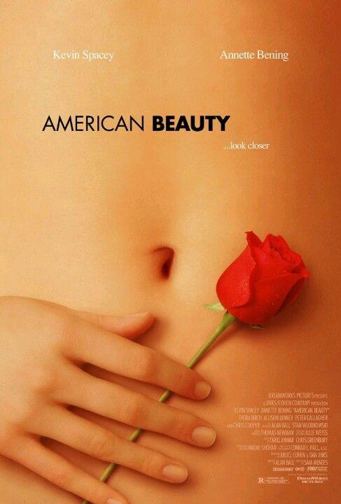 American Beauty cuenta la vida de un padre de familia (Kevin Spacey) que decide romper con todo hasta llegar a los extremos. Fue la Mejor Película de los Premios Oscar en el años 2000.