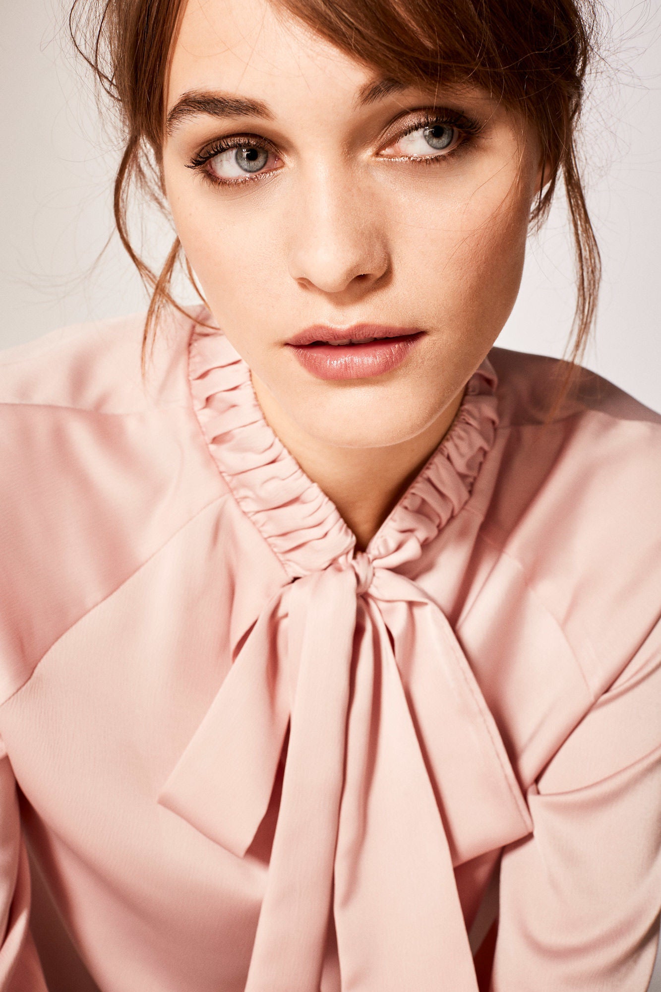 Blusa rosa con lazo de Cortefiel. Precio: 19,99 euros.