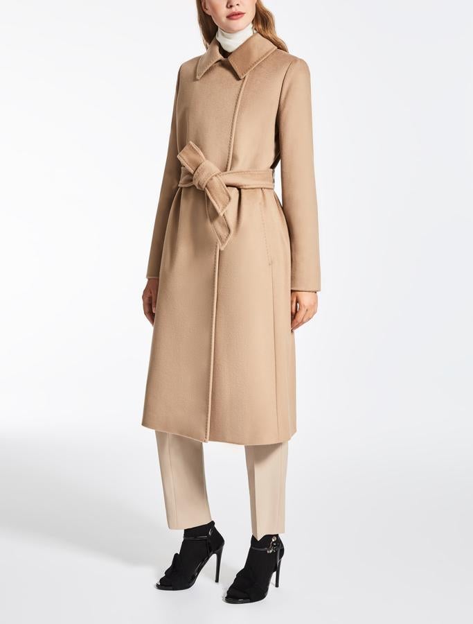 Un abrigo de lana cámel, como este de Max Mara (rebajado de 705 a 634 euros).