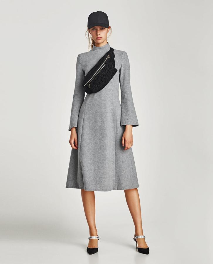 Un vestido para un look 'working girl', como este de Zara (rebajado de 59.95 a 19.99 euros).
