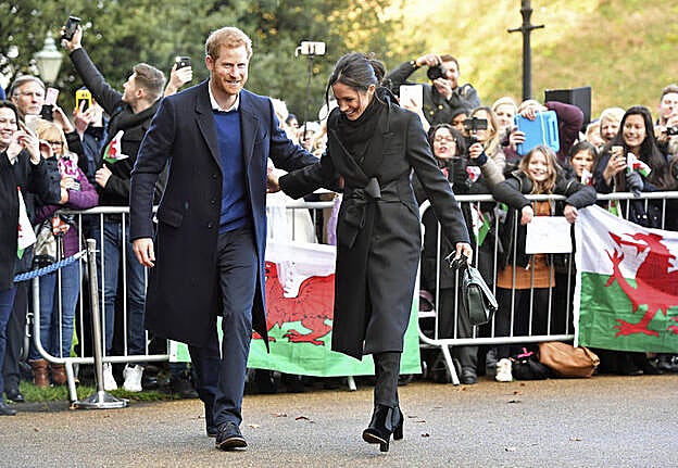 Galería. Meghan y Harry visitan Cardiff