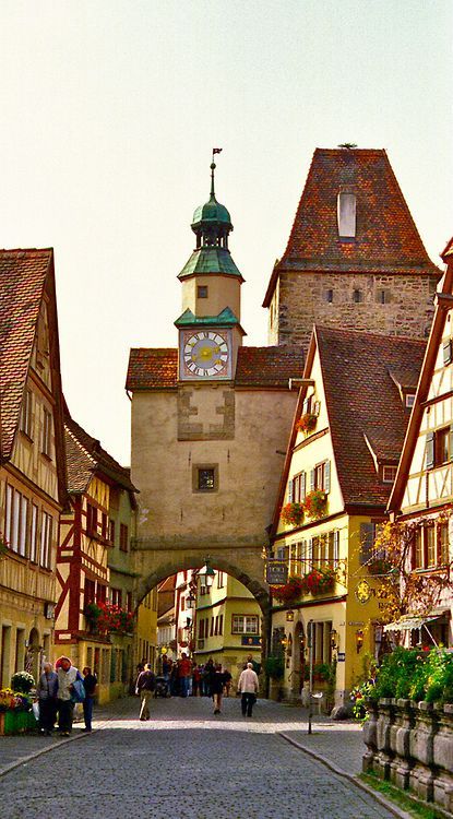 Nos encanta esta ciudad de Alemania. Se llama Rothenburg ob der Tauber y parece extraída de un cuento... (Foto: Pinterest).