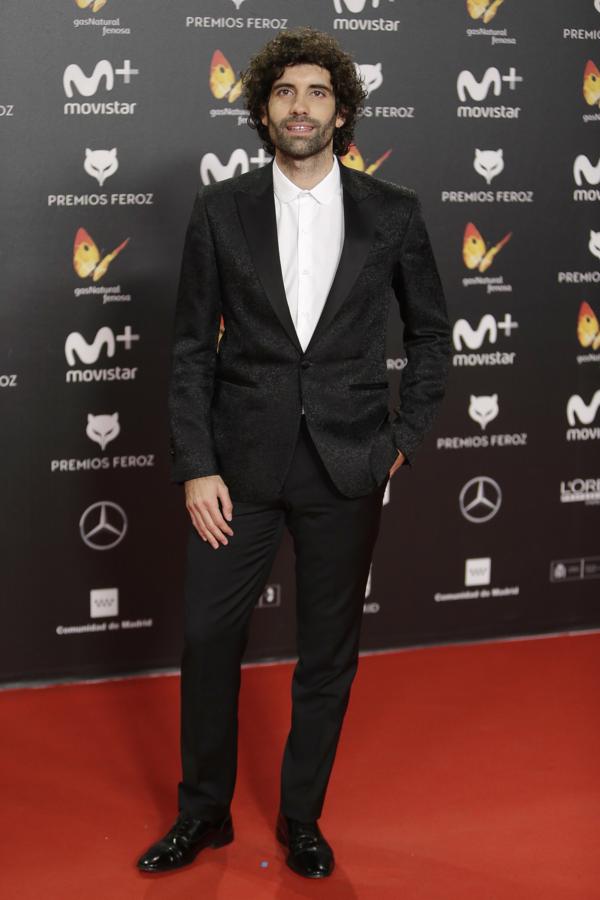 Tamar Novas fue uno de los más atrevidos de la noche, en lo que a trajes se refiere, con un diseño en seda con estampado