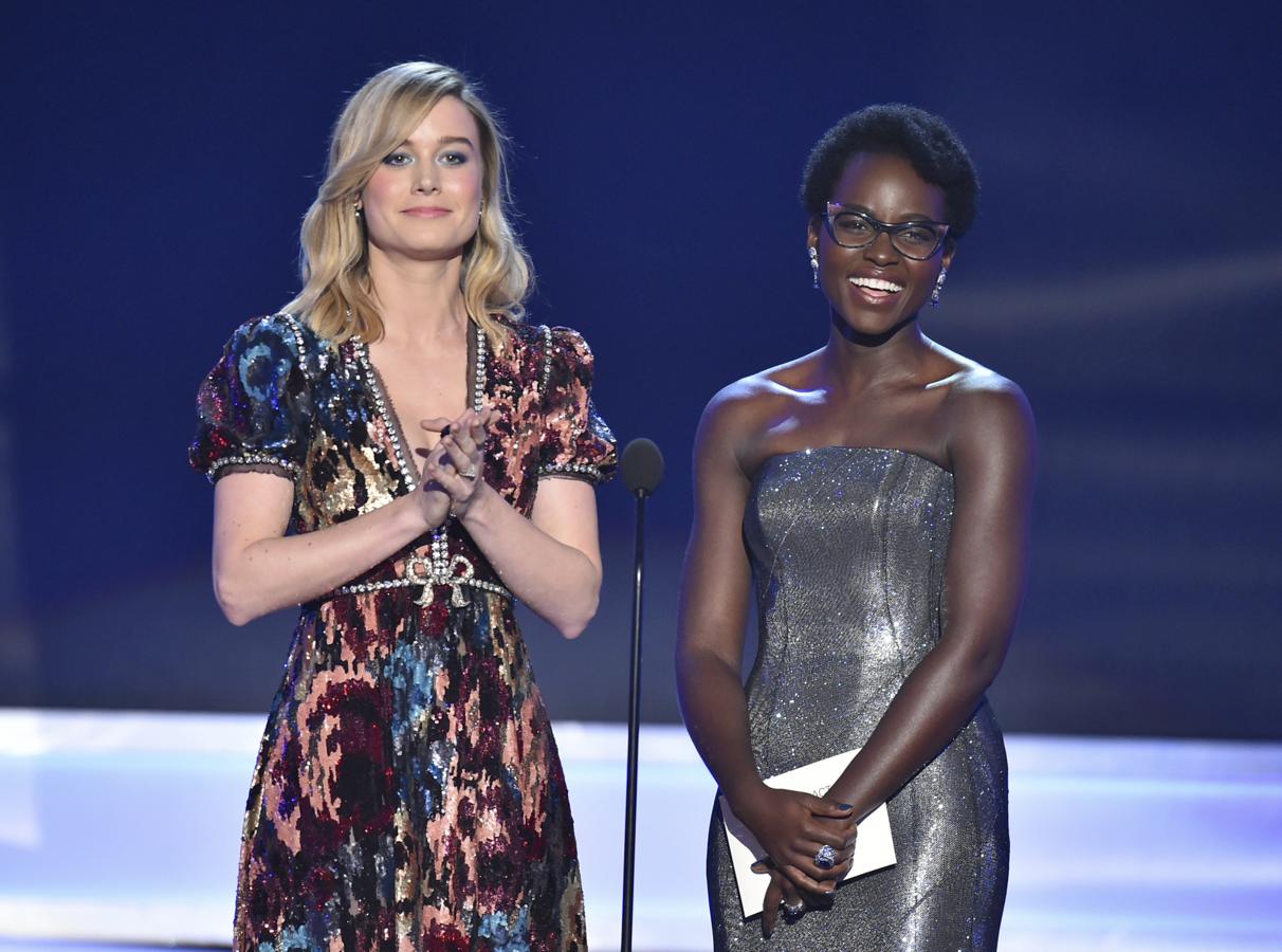 Sobre el escenario de los SAG's Awards, Brie Larson impecable de Gucci, y una espectacular Lupita Nyong’o Ralph&Russo.