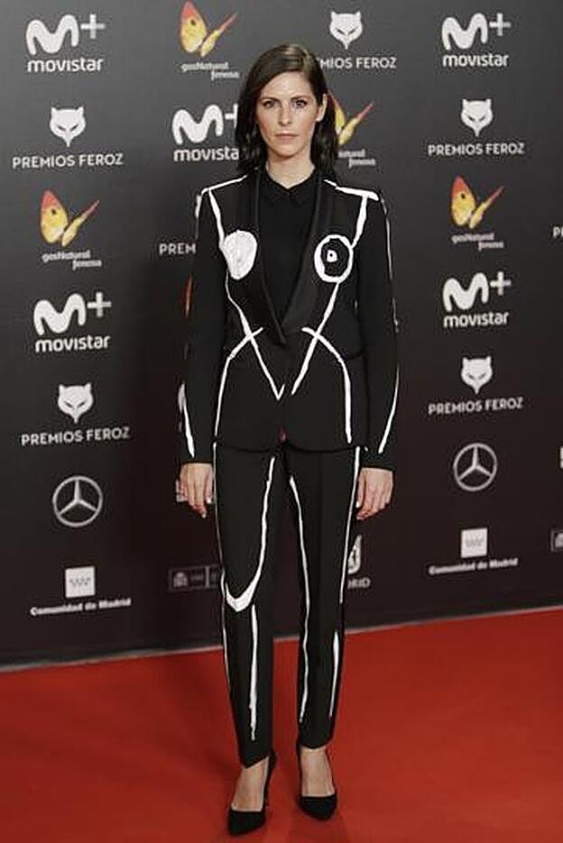 Bárbara Santa Cruz, con el traje de Ernesto Artillo en los Premios Feroz 2018