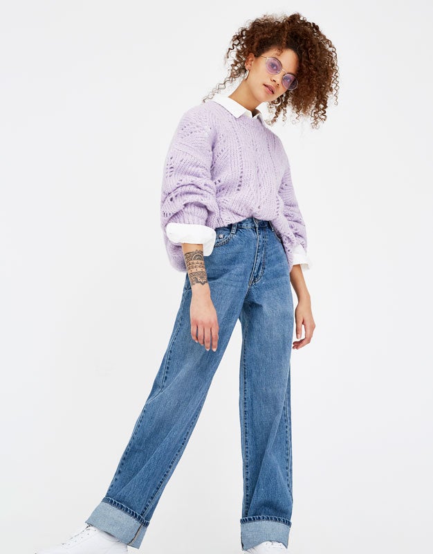 Jersey calado de color lila de Pull & Bear. Precio: 29,99 euros.