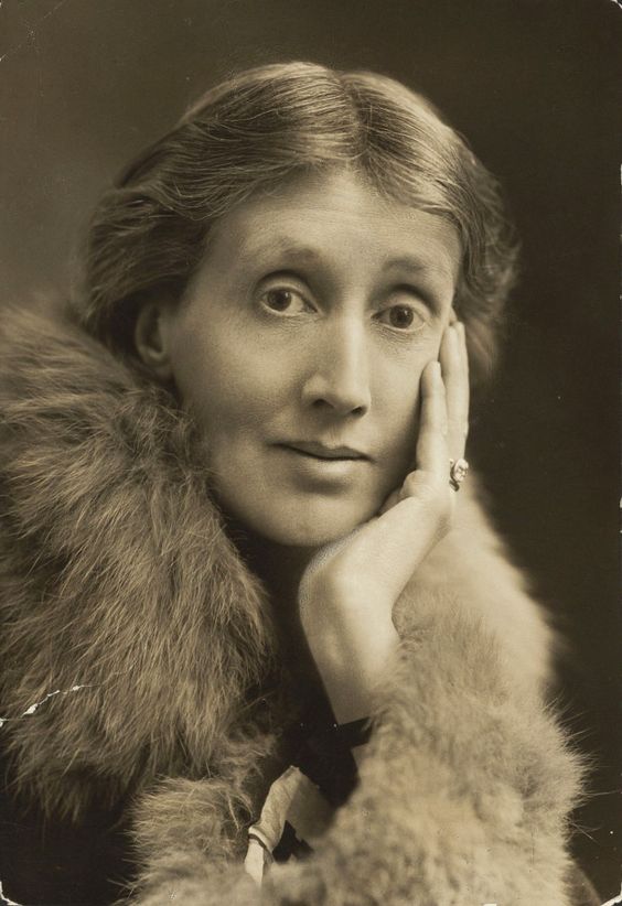 "Es obvio el que los valores de las mujeres difieren con frecuencia de los valores creados por el otro sexo y sin embargo son los valores masculinos los que predominan" (Virginia Woolf)