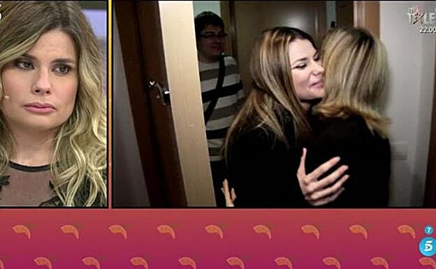 María Lapiedra y su madre en 'Conexión Samantha' en 2011.