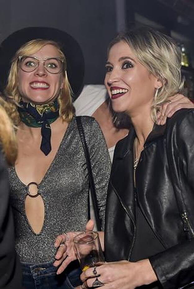 Ana Fernandez y Maggie Civantos, durante el concierto de 'Marlon'.