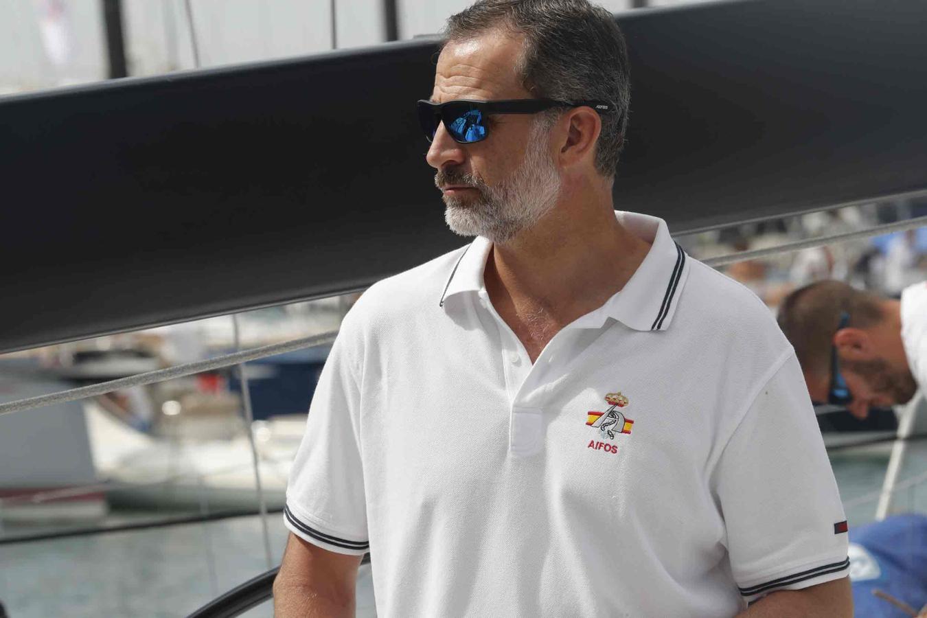 El Rey Felipe, patrón del Aifos, durante una de las regatas de la Copa del Rey de Vela celebrada este verano, como cada año, en Palma de Mallorca.