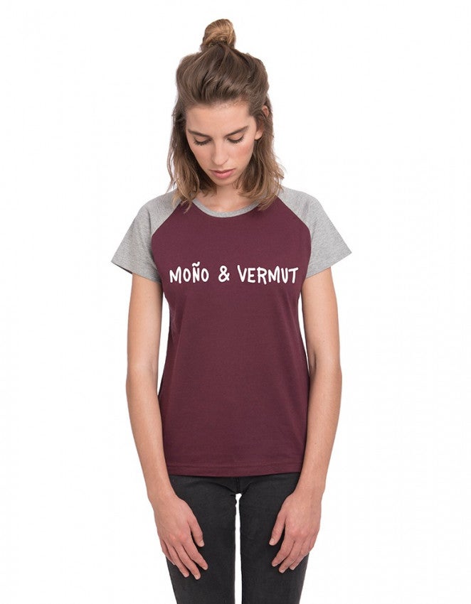 Camiseta ‘moño y vermut’ de Offsetcollage: 28 euros.