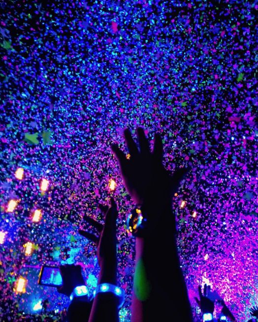 Entradas para el concierto de su artista favorito. ¡Lo pasaréis genial!