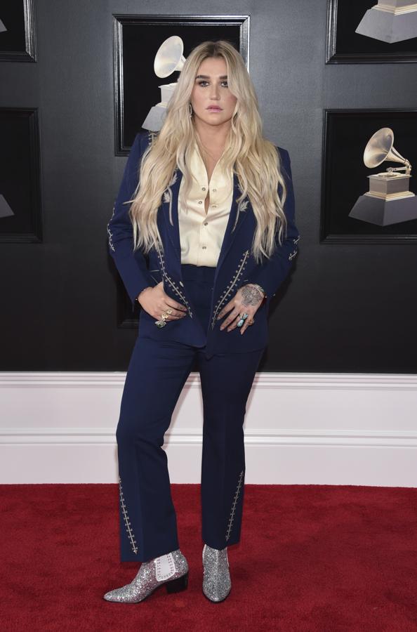 Kesha apostó por un look de inspiración 'country' de Nudie’s Rodeo Tailors.