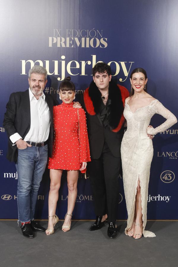 La mejor moda española se dio cita en los Premios Mujerhoy: Raquel Sánchez Silva junto a Lorenzo Caprile, María Escoté y Palomo Spain.