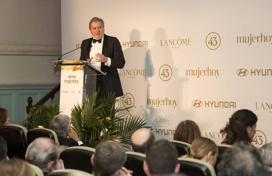 El ministro de Cultura, Ecucación y Deporte y portavoz del Gobierno, Íñigo Méndez de Vigo, clausuró con un discurso la gala de entrega de los IX Premios Mujerhoy.