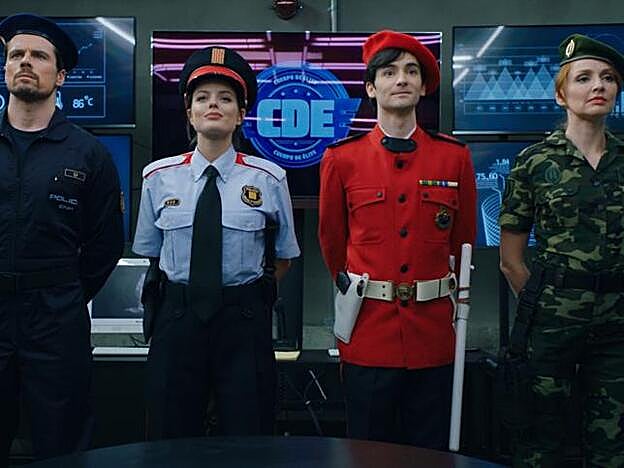 Galería. De izquierda a derecha: Octavi Pujades como Ximo, Adriana Torrebejano como Berta Capdevilla, Álvaro Fontalba como Josemari y Cristina Castaño como Elena Rodríguez.