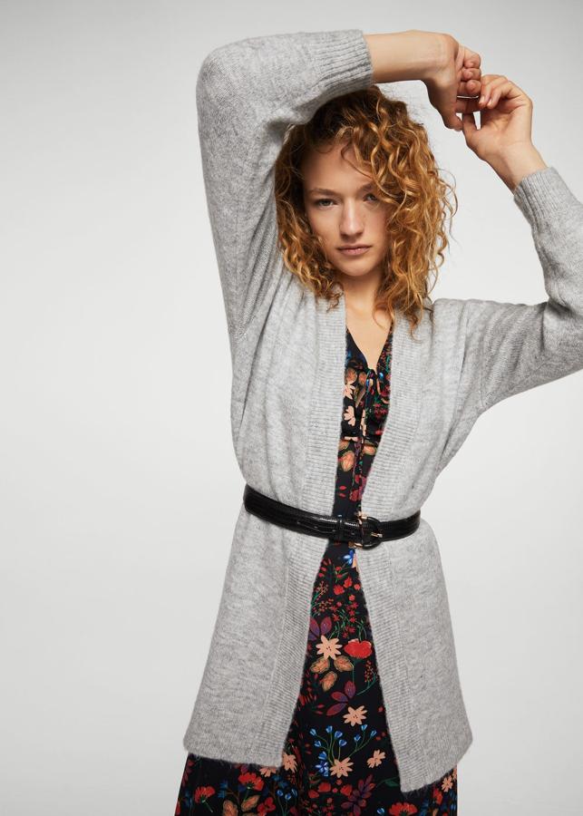 Cardigan gris de Mango. Precio: 9,99 euros.