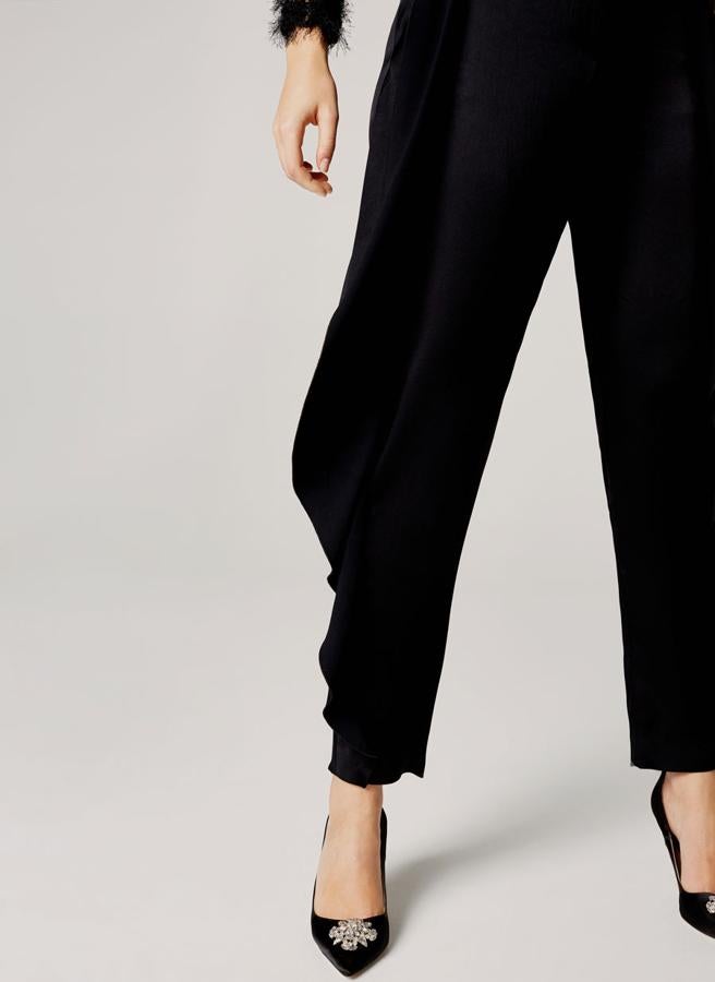 Pantalones con ondas laterales de Uterqüe. Precio: 39,95 euros.