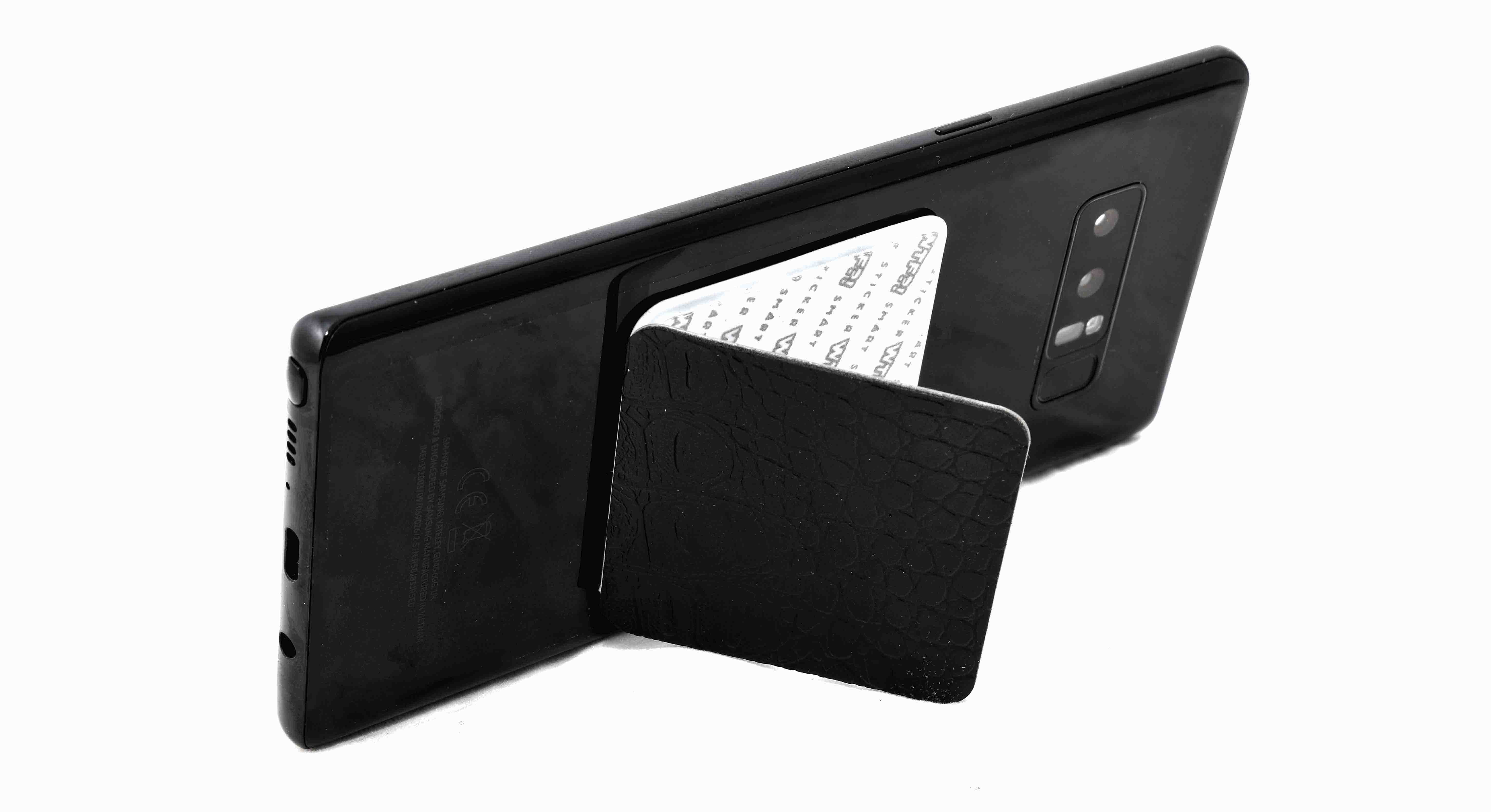 Si no hay un amplifiador, al menos que haya un soporte para no perderte nada de la peli. ¡Nos encanta lo práctico!