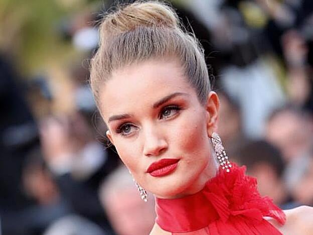 Galería. Rosie Huntington, fiel a los labios rojos