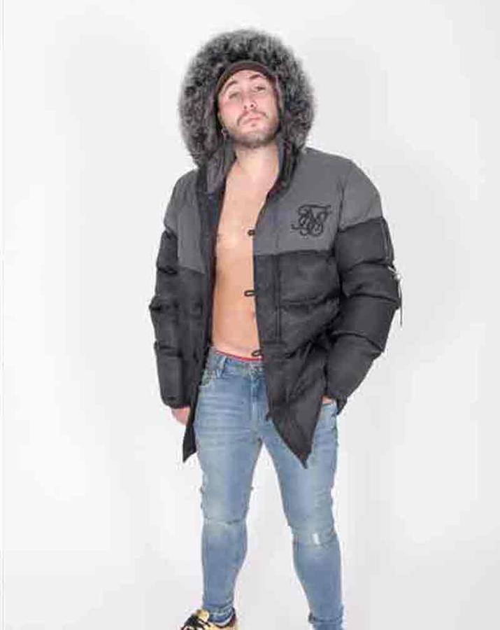 Kiko Rivero, a punto de mostrar abdominales, en una foto del 26 de enero de 2018.