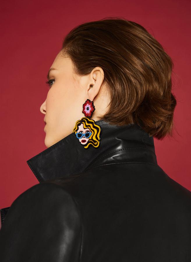 Pendientes pop de Uterqüe. Precio: 39 euros