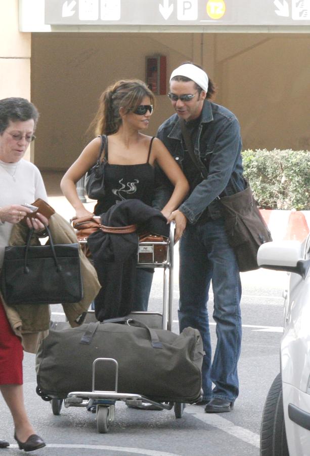 En 2005, Mónica Cruz inició una relación con Fabián Mazzei Ronsa, el actor que interpretaba al profesor de teatro en 'Un paso adelante'.