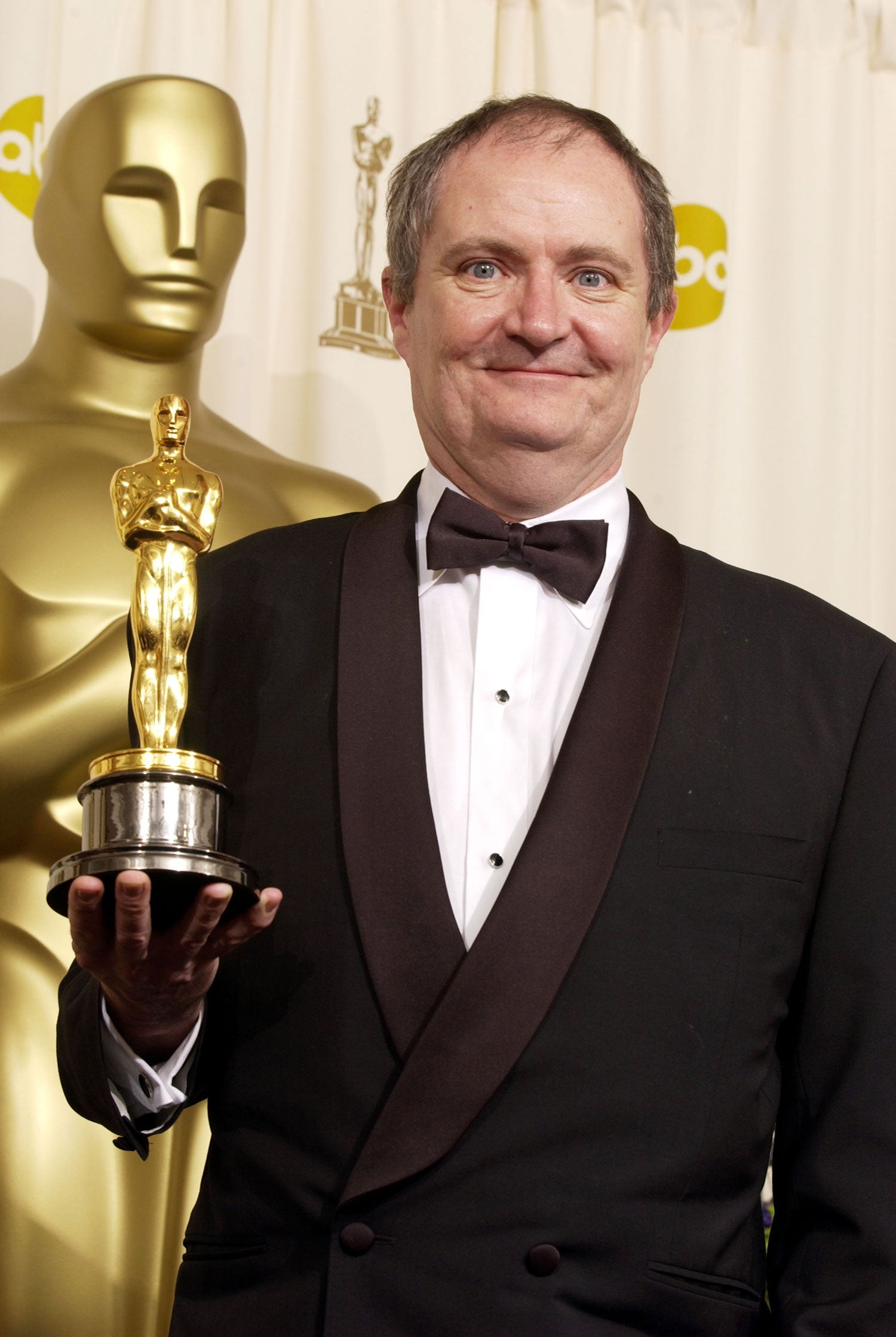 Premios Oscar 2002. Mejor Actor de Reparto: Jim Broadbent por la película Iris.