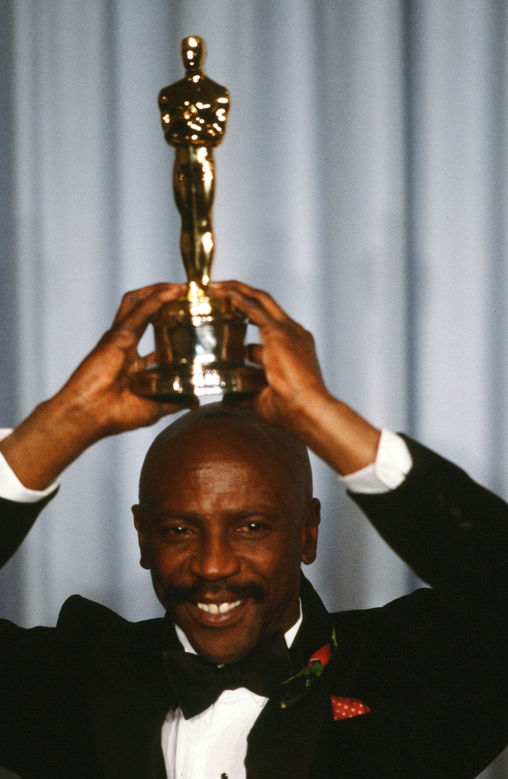 Premios Oscar 1983. Mejor Actor de Reparto: Louis Gossetr, Jr. Por su actuación en la película An Officer and a Gentleman.