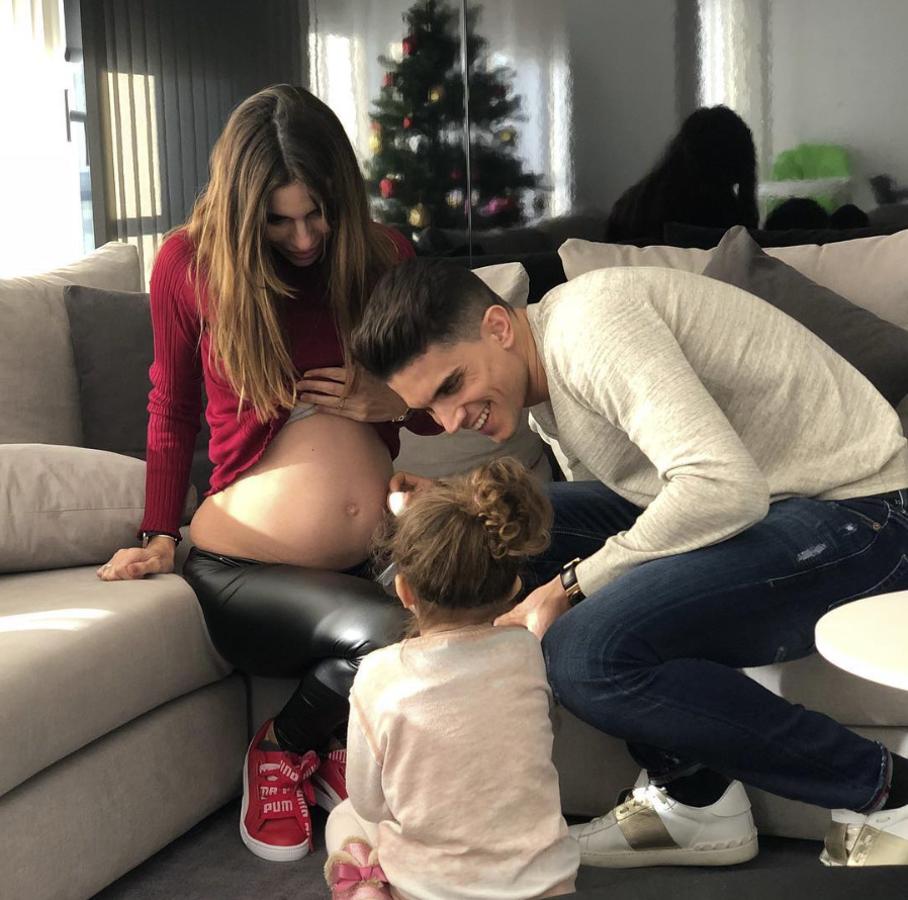 Melissa Jiménez y Marc Bartra están a punto de ser padres por segunda vez. Las fotos de pareja son de lo más habituales en sus redes.