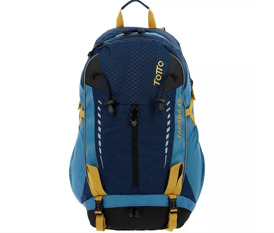 Una mochila perfecta para vivir aventuras en la montaña. Modelo Nanda de Totto (79,99 euros)