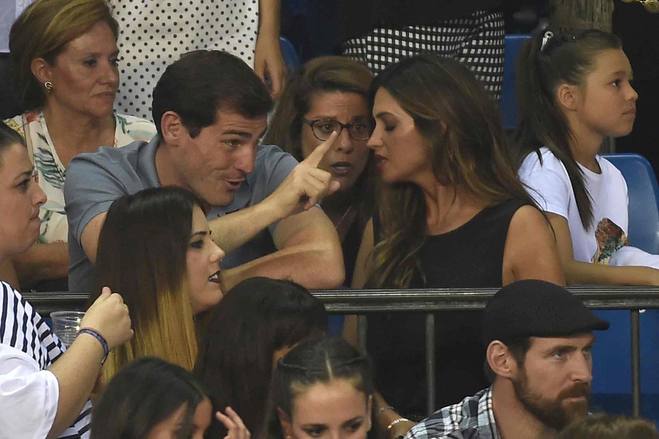 Iker Casillas y Sara Carbonero durante el concierto 'Más es más', de Alejandro Sanz, celebrado en Madrid a finales de junio de 2017.