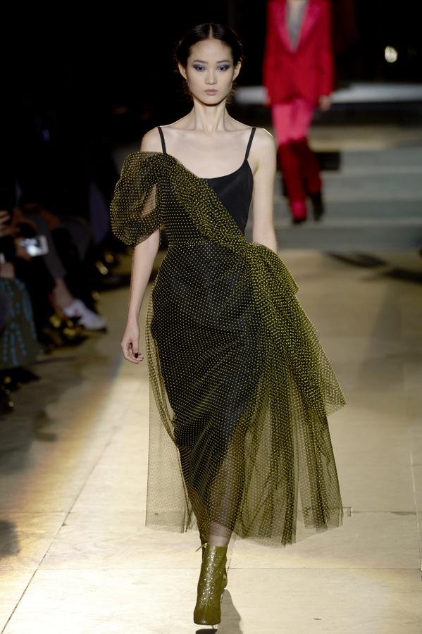 Carolina Herrera ha nombrado al diseñador americano Wes Gordon Director Creativo, responsable de diseño y de la dirección artística de esta casa de moda establecida en Nueva York.