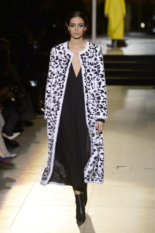 Detalles de la última colección de Carolina Herrera como directora creativa de su firma, durante el desfile en la Semana de la Moda de Nueva York.