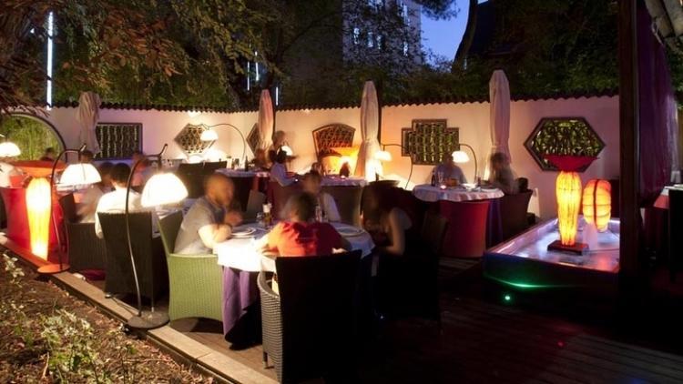 Los chinos-chinos también pueden tener una decoración cuidada, y El Bund (Arturo Soria, Madrid) es el mejor ejemplo. Pide la sopa de nido de golondrino o el pepino de mar.