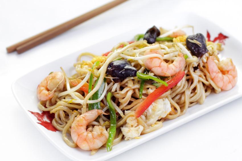 No has vivido en Madrid si no has terminado más de una noche en el Rey de los Tallarines. Fue el primer local chino donde vimos chinos comiendo. Dónde: Calle San Bernardino, 2