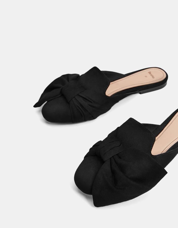 Zapato destalonado con lazo de Bershka: 19,99 euros.