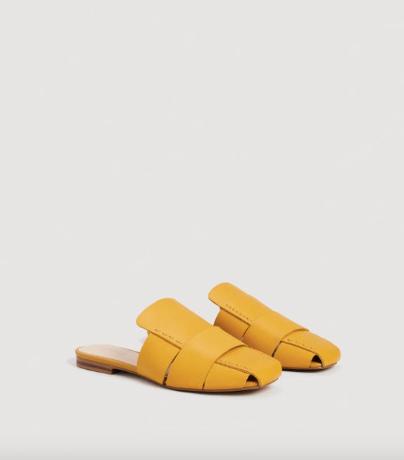 Zapato de piel destalonado de Mango: 39,99 euros.