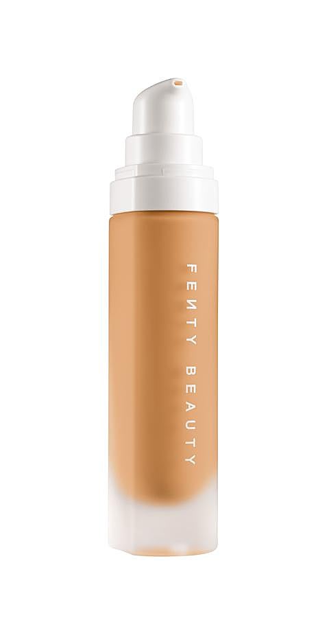 Pro Filt’r Soft Matte Longwear de Fenty Beauty. Una formula oil-free que no obstruye los poros y ofrece un acabado mate. Larga duración y textura ligera. 40 tonos. (32,90€, en Sephora)