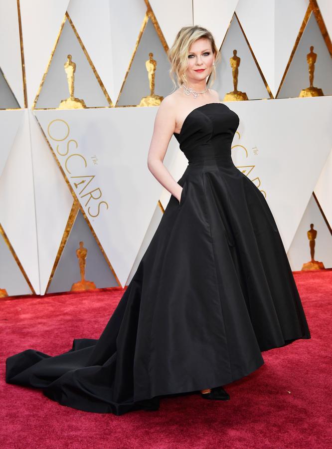 Si te gusta el vestido negro de Kristen Dunst en los Oscar de 2017, vete olvidando. Era un Dior vintage del que se enamoró nada más verlo.