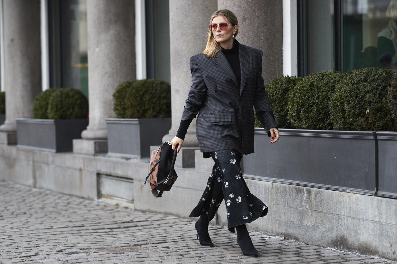 Larga vida a las chaquetas masculinas de hombros marcados que recuerdan a los uniformes de los ejecutivos de los años 80.