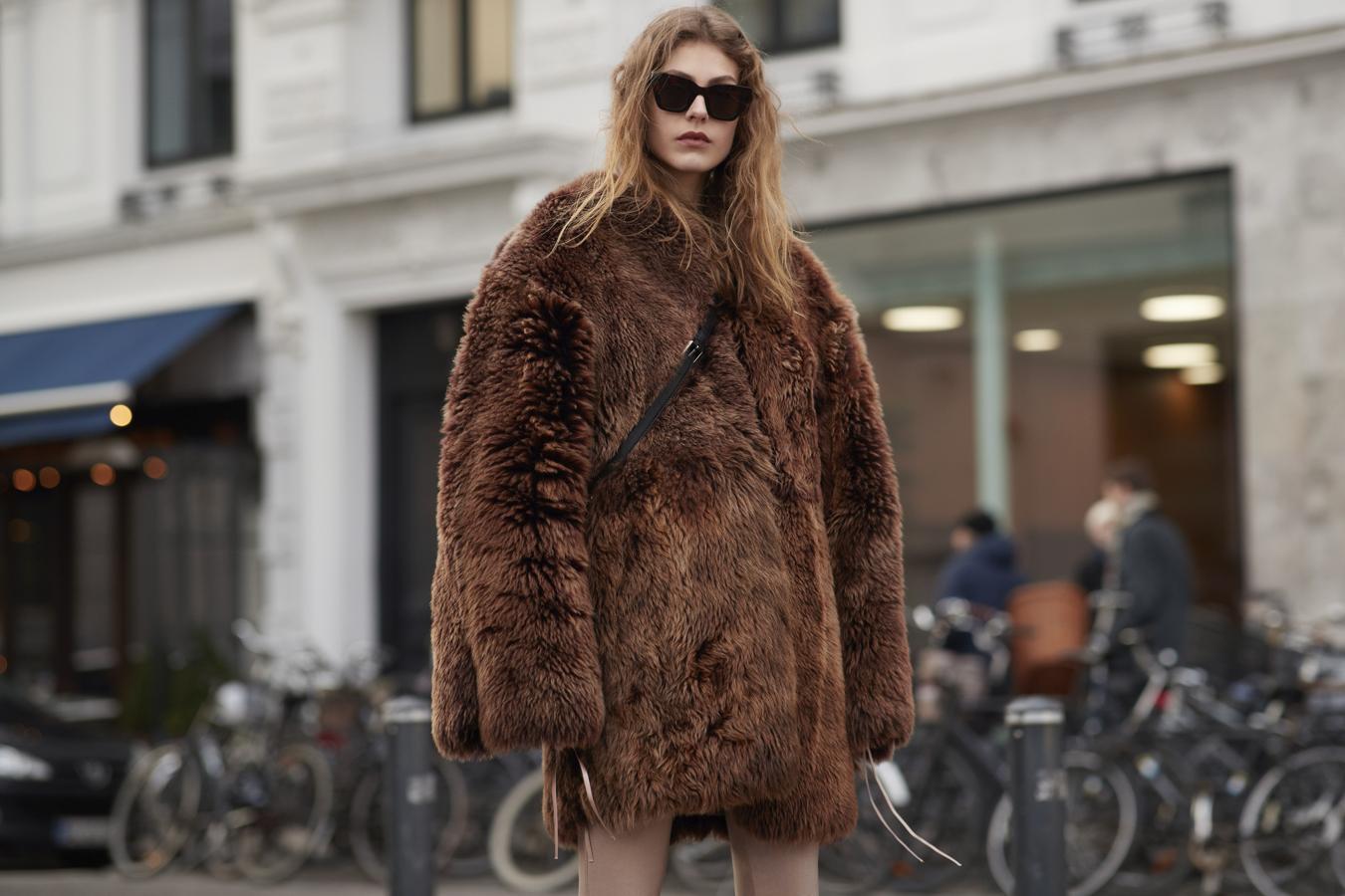 Ande yo caliente, rísase la gente... ¡Los abrigos de pelo son los mejores para combatir el frío!