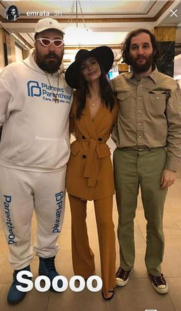 'Stories' de Emily Ratajkowski en el que se ve su diseño de zara, escogido para la boda.