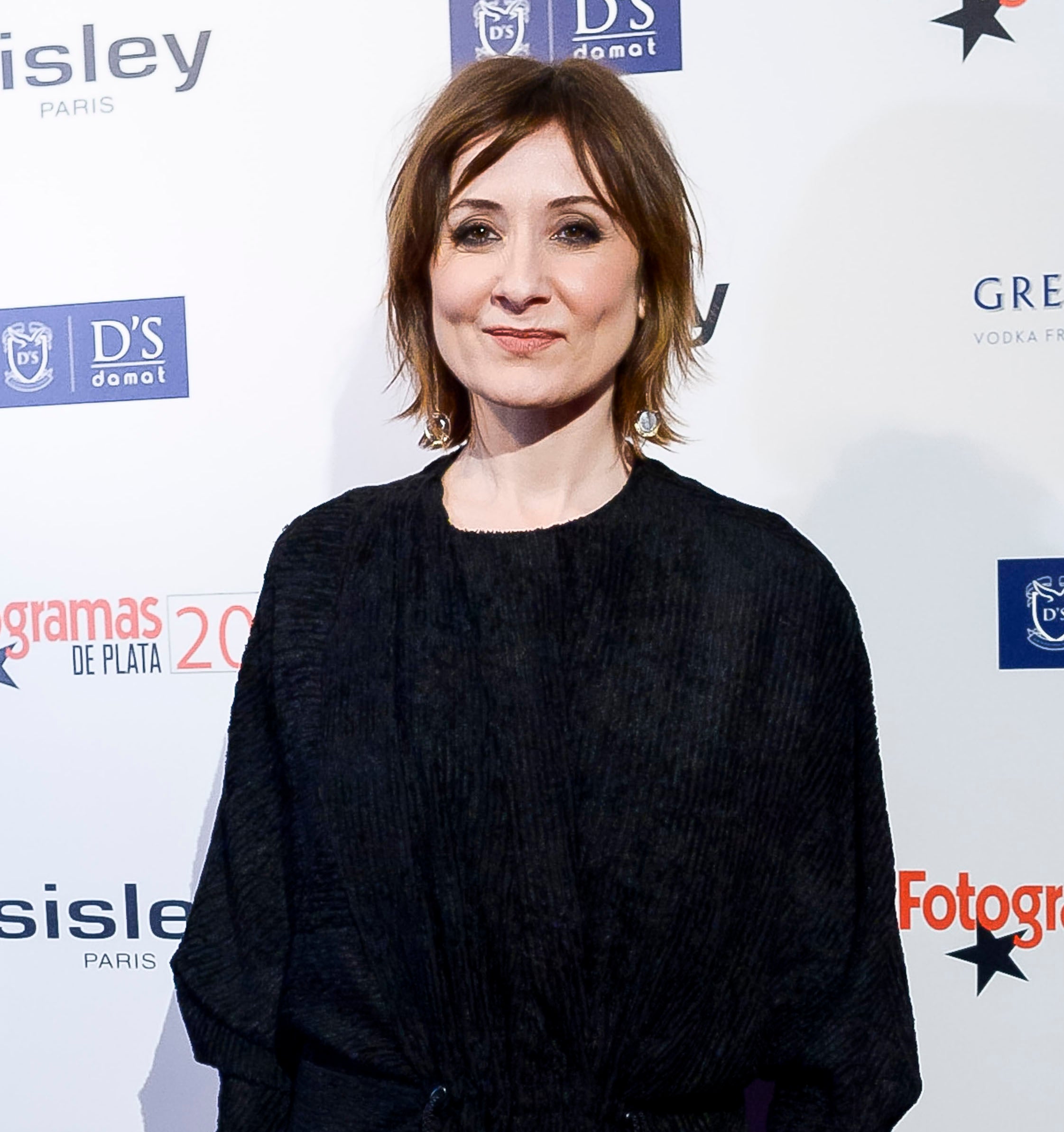 Nathalie Poza con bob suelto con efecto 'effortless' y un discreto maquillaje con eyeliner negro y labios nude, con productos de Guerlain.