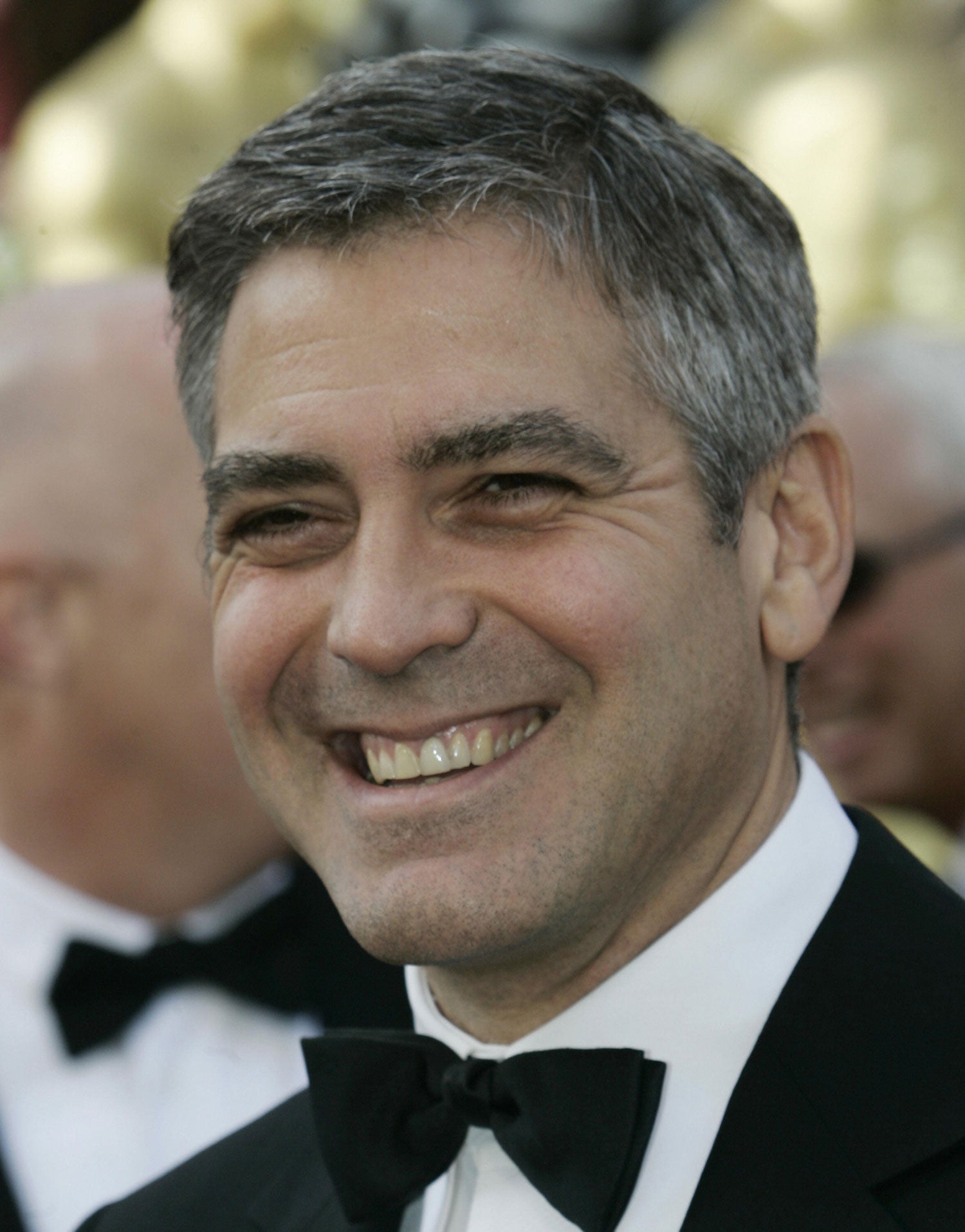 Pasen los años que pasen, nadie podrá arrebatar a George Clooney su atractiva sonrisa.