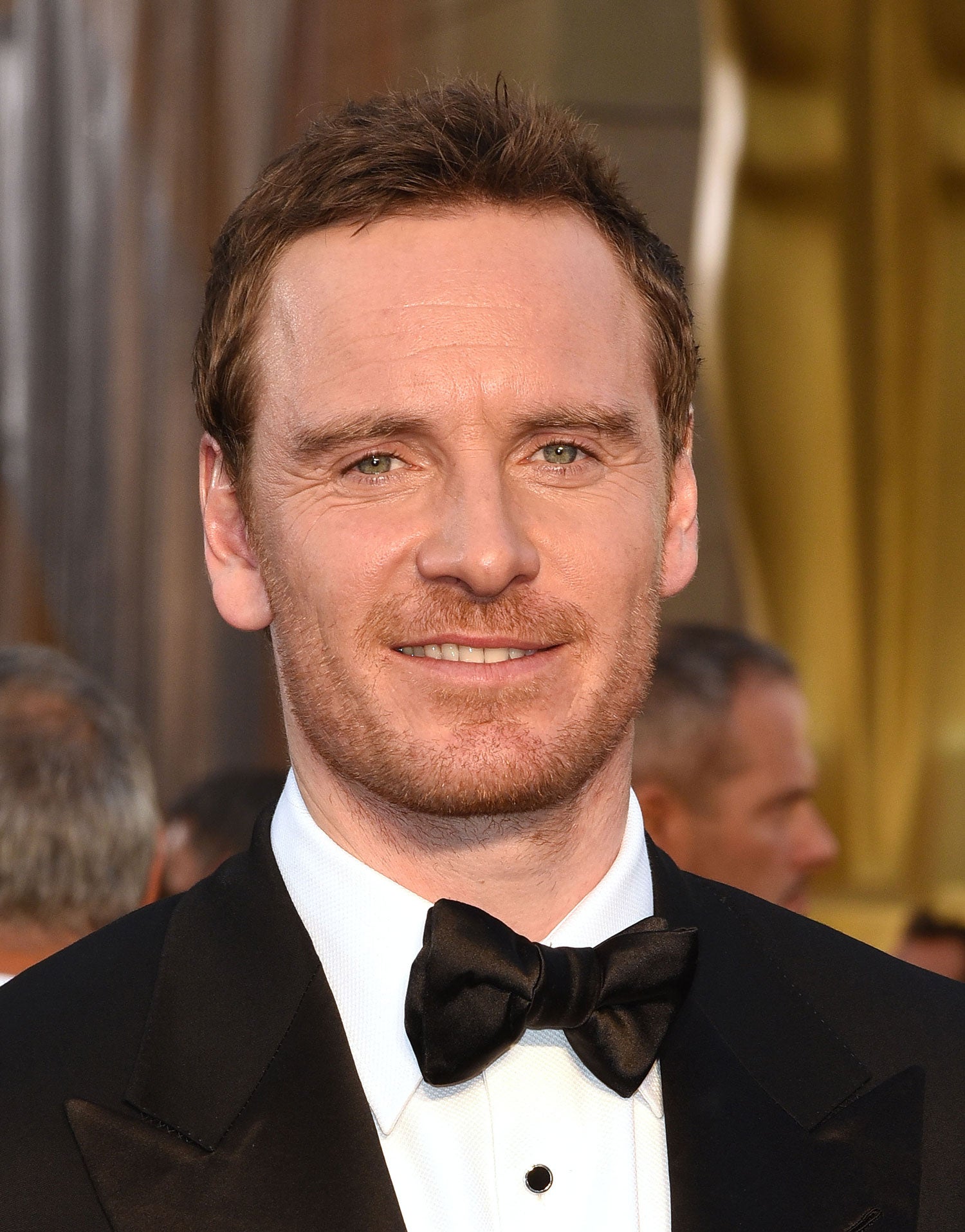 A poco que el actor Michael Fassbender sonría, ya se convierte en una de las mejores sonrisas de la historia de los Oscar.