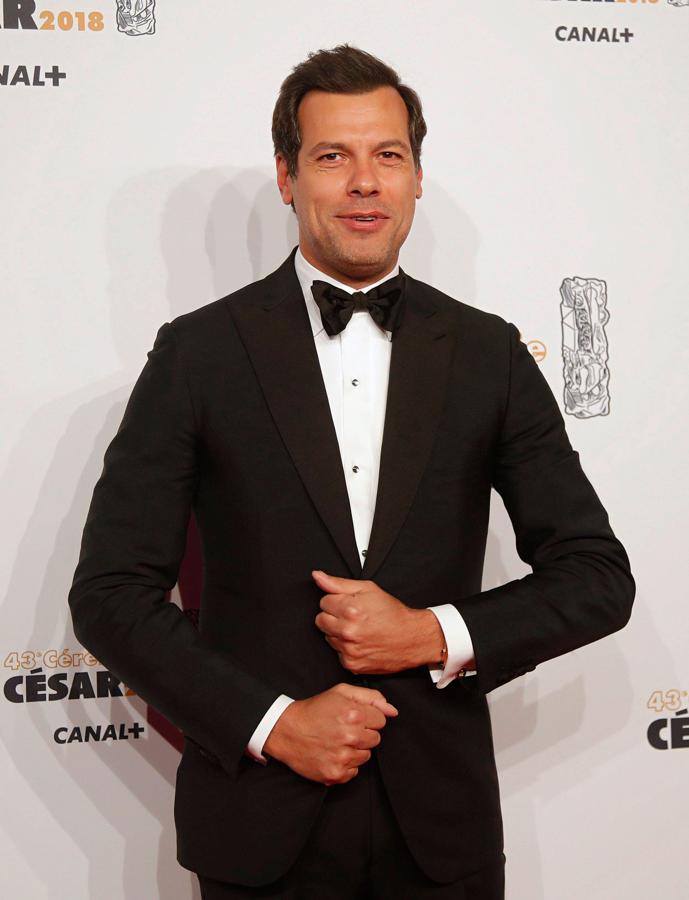 Laurent Laffitte posa en la alfombra roja de los Premios César 2018.