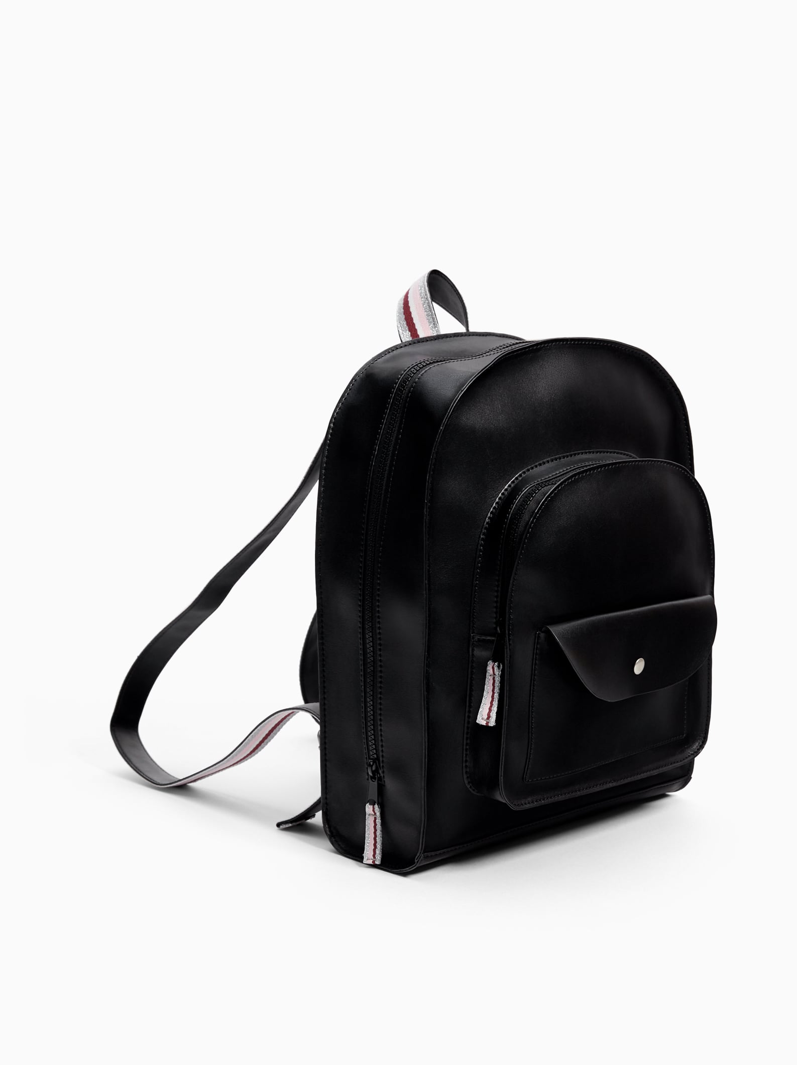 Mochila de color negro de Zara Kids: 23,95 euros.