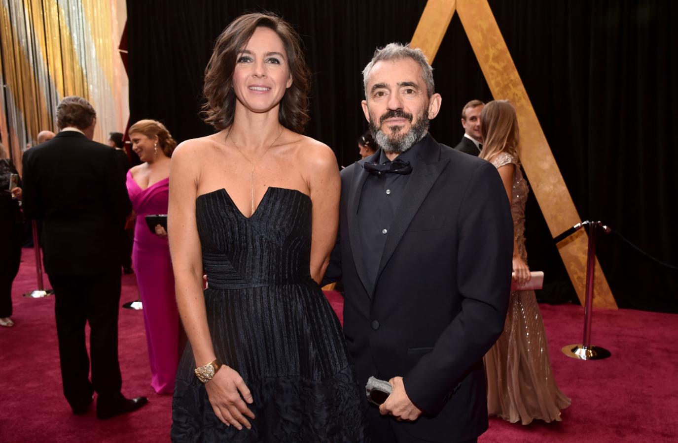 Alex Mahon y Daniel Battsek en su paso por la alfombra roja de los premios Oscar.