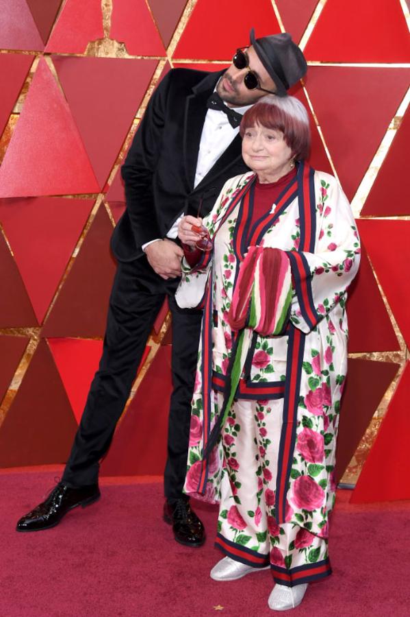 Director JR y Agnes Varda en la alfombra roja de los premios Oscar.
